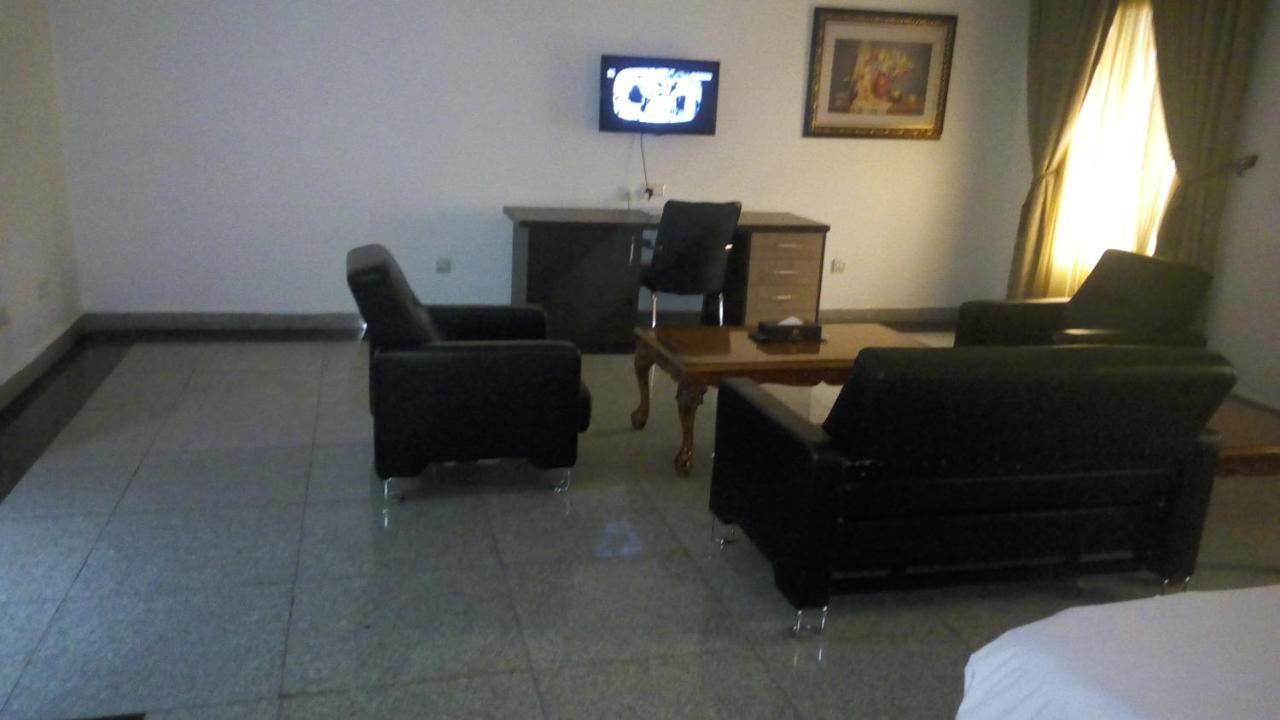 Immaculate Royal Int'L Hotel Owerri Kültér fotó