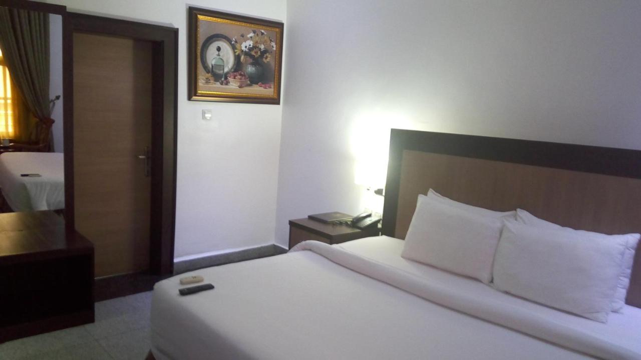 Immaculate Royal Int'L Hotel Owerri Kültér fotó